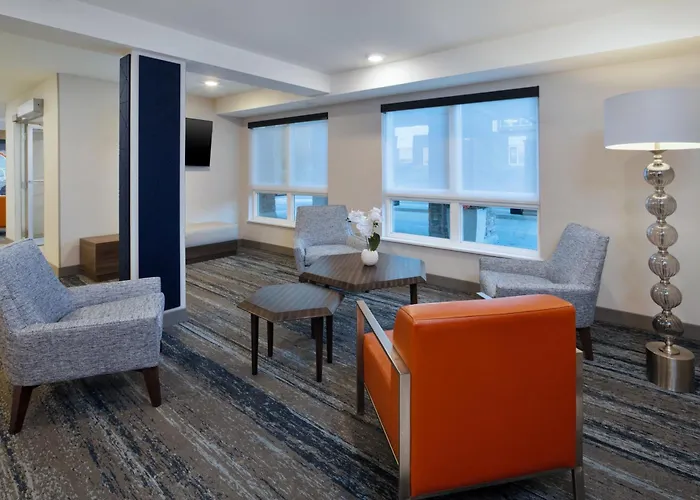 Holiday Inn Express Hotel & Suites Uptown Fredericton By Ihg
